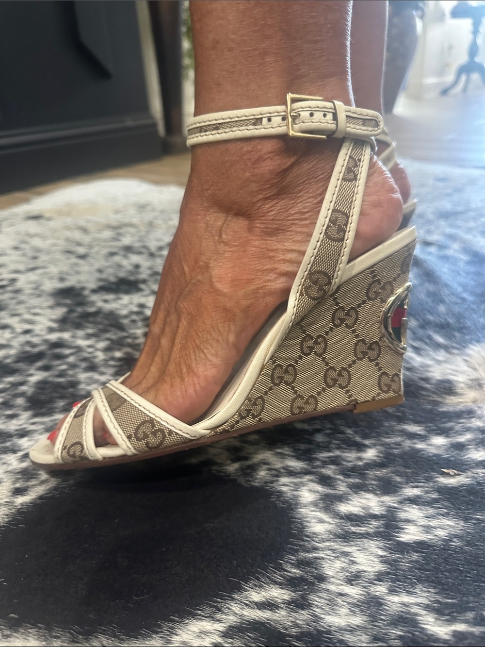 GUCCI GG Canvas Wedge W/Ivory Trim and Ankle Strap Iconic gold red green GG